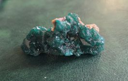 Seltener leuchtgrüner Dioptas aus Namibia