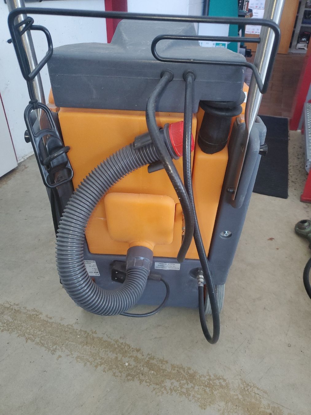 Tapis: Taski AQ 20  Teppichreiniger – D'occasion à Hagenbuch ZH par Jerremi 2