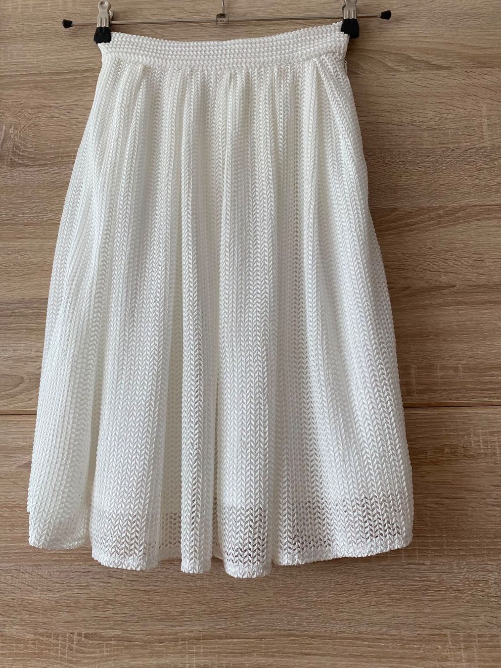 Jupes: Jupe plissée blanche en maille – Neuf (Voir description) à Montreux par Izapechee