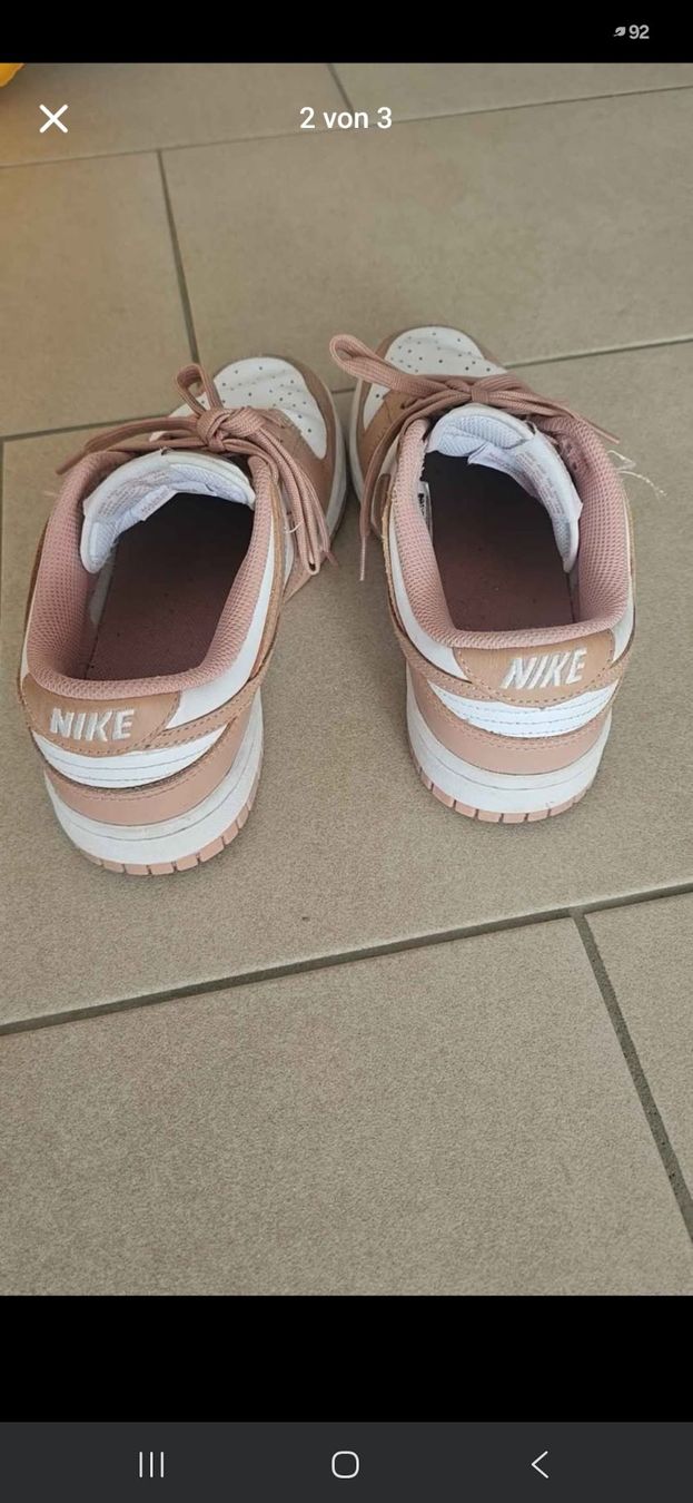Nike Damenschuhe: Nike Sneaker – Gebraucht aus Schwarzenbach SG von est_7h9s 1