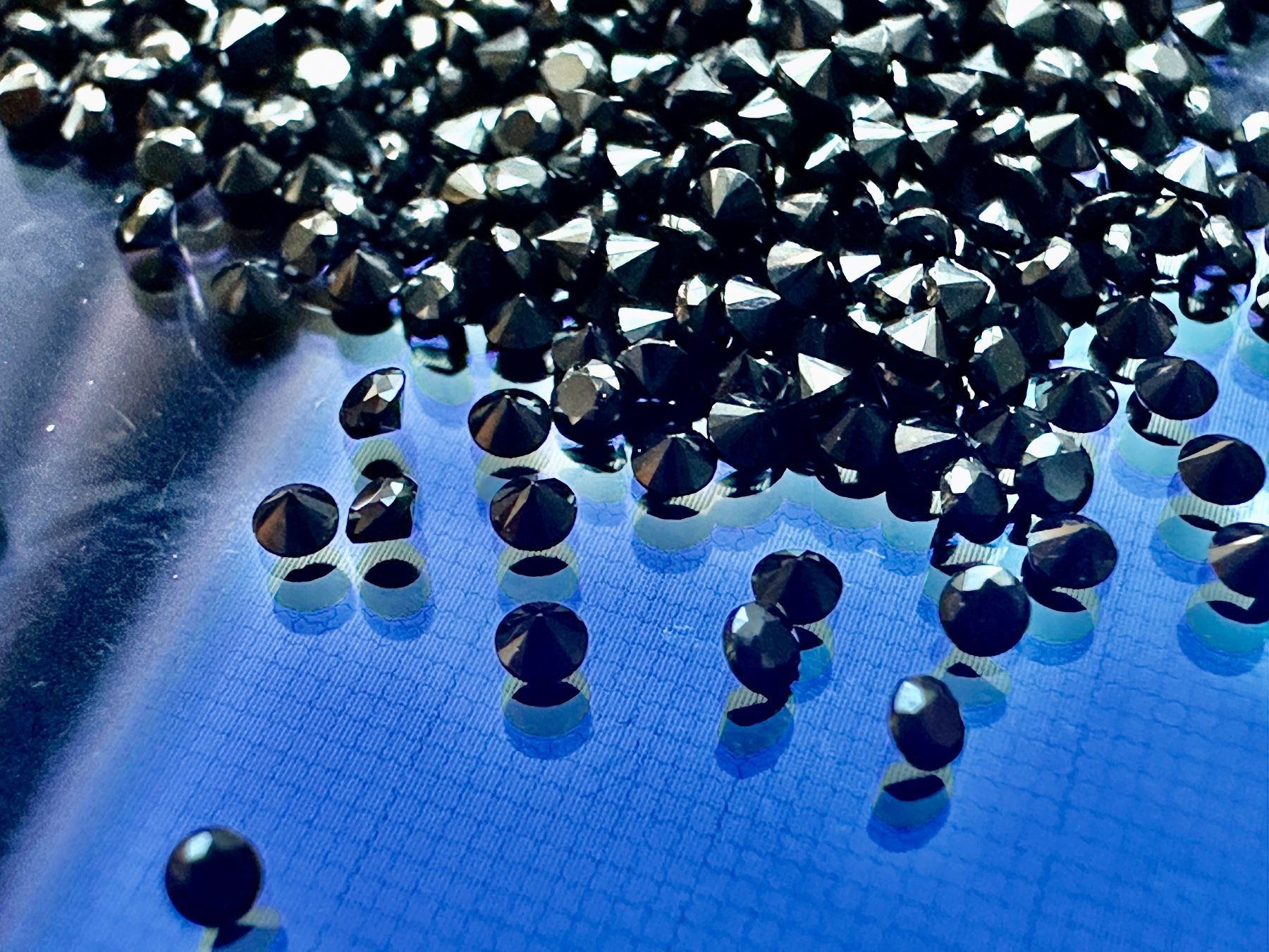 Edelsteine: 50 St fein brillantgeschliffene Black Onyx-Pointer 1,5 mm – Neu (gemäss Beschreibung) aus Langenthal von Seelenfreunde 4