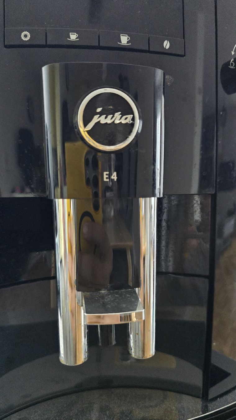 Jura Macchine per caffè & Macchine per espresso: Jura E4 kleines defeck  – Difettoso da Effretikon venduto da hug_6zr9 5
