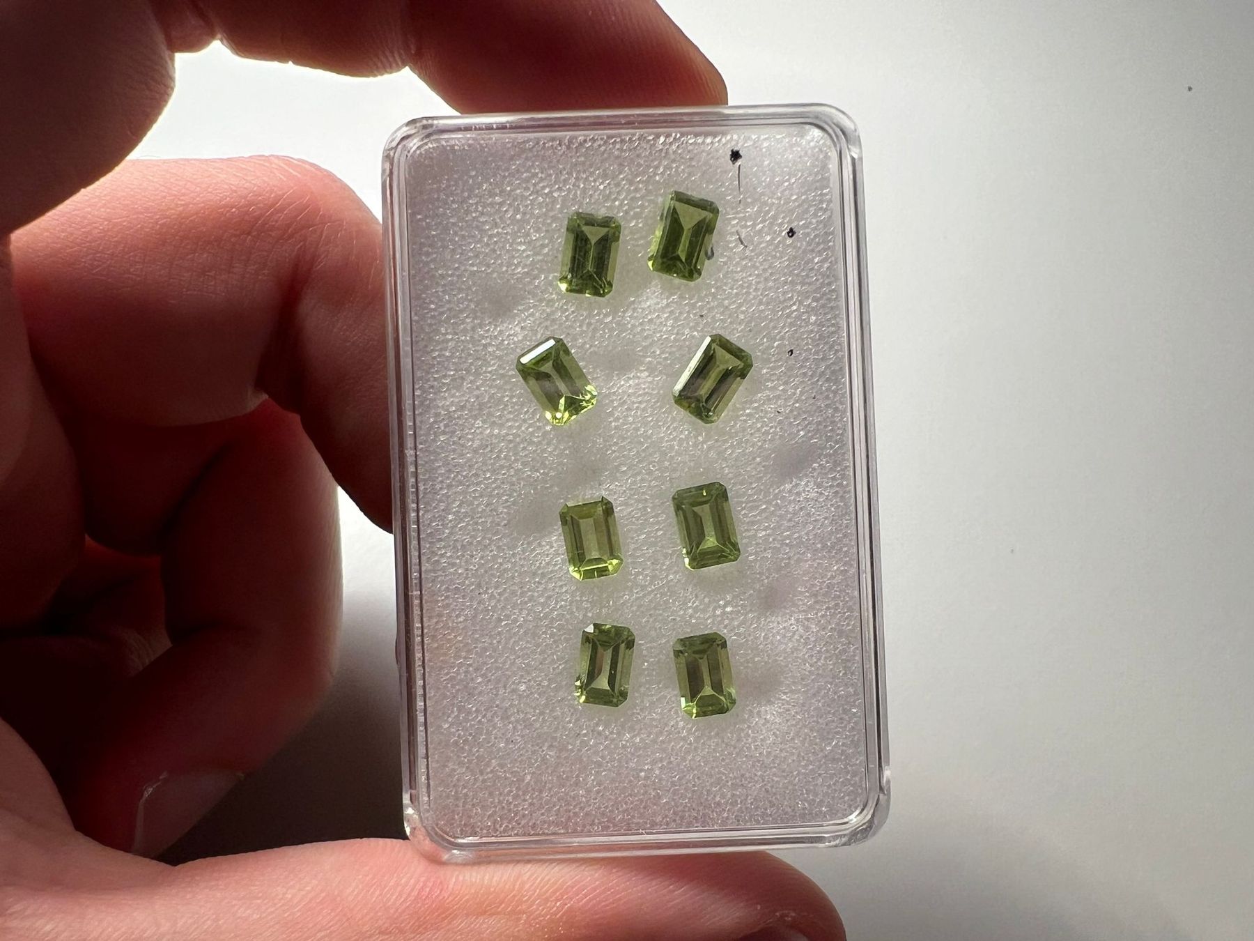 Pietre preziose: 8pcs Peridot 5.18 ct – Nuovo (secondo la descrizione) da Zürich venduto da NS.12