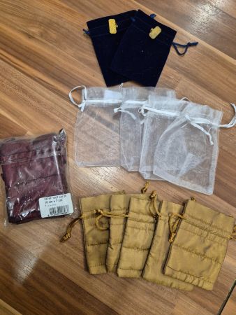 Diverse Säckli-Sammlung: Organza, Samt, für Schmuck etc k5