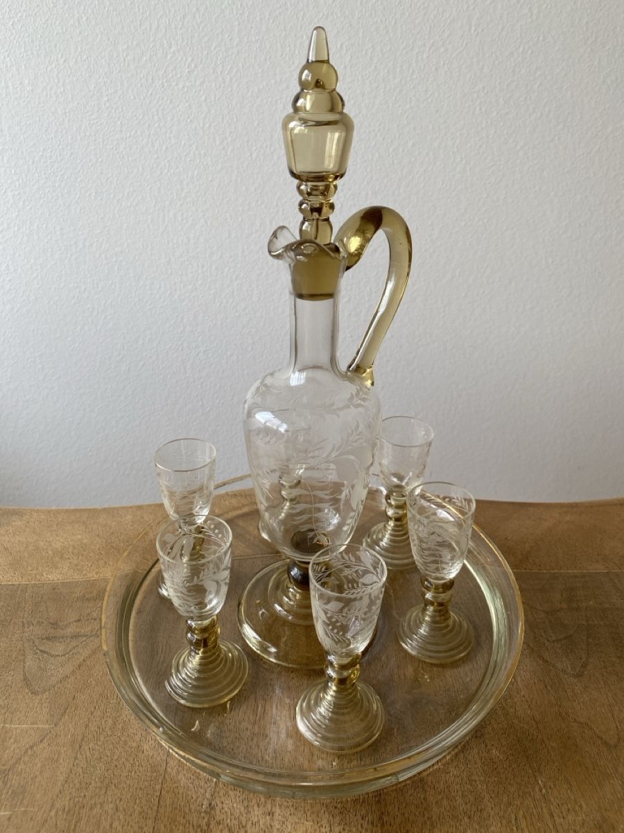 Set di piatti: Glaskaraffen-Schnapsglas Set – Usato da Luzern venduto da Gustav-33