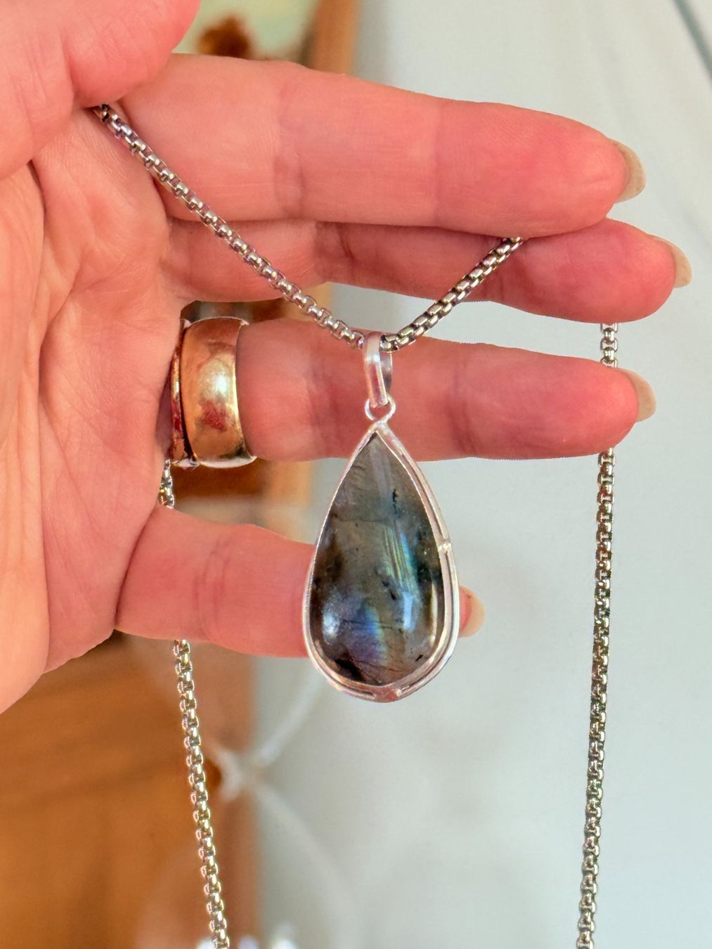 Catenine: Collier Labradorite naturelle – Nuovo e nell'imballaggio originale da Genève venduto da AGBERG