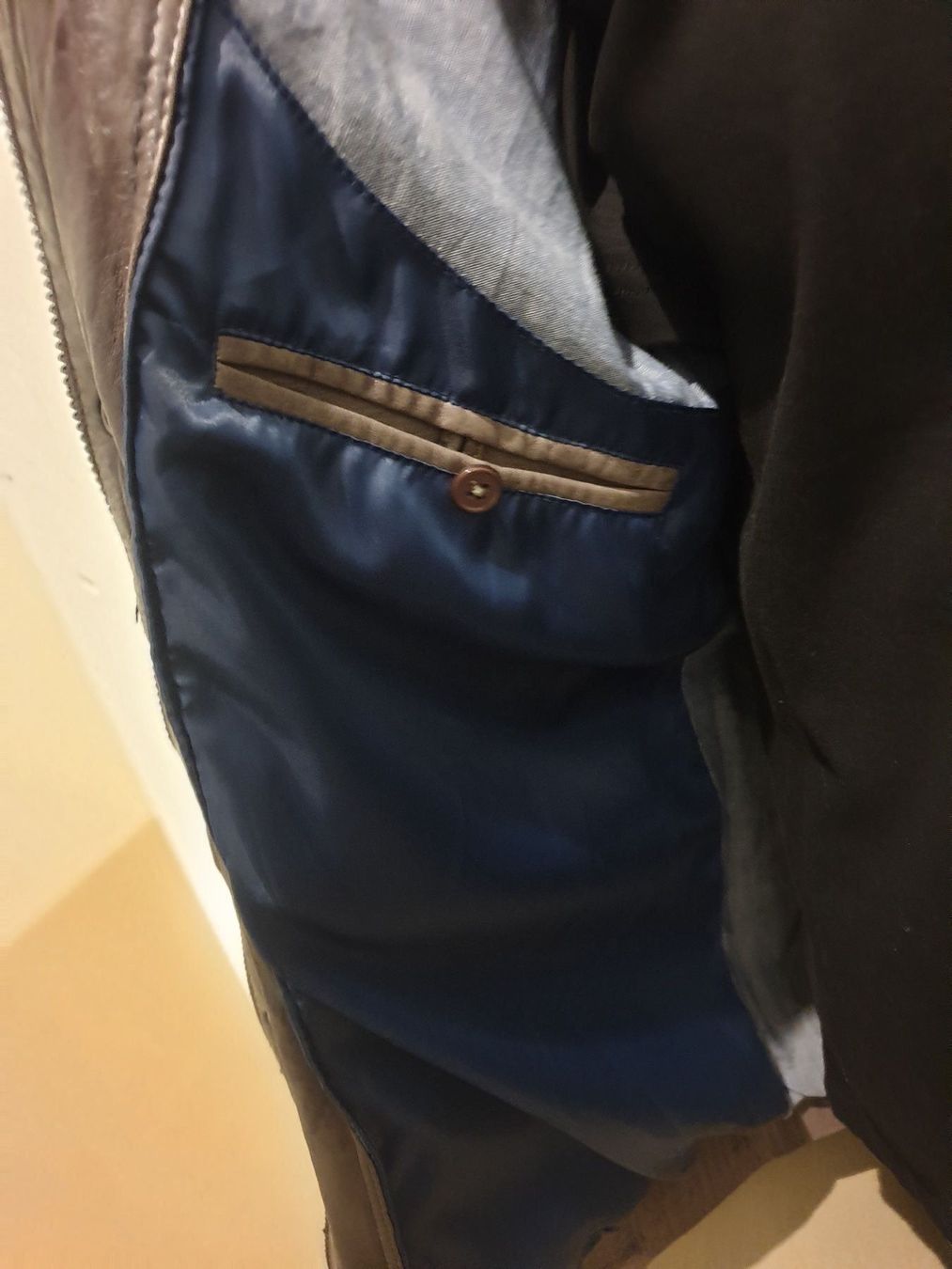 Giacche: TRAPPER LEDERJACKE ROBERTO    Gr. M / 50 – Nuovo e nell'imballaggio originale da Zürich venduto da LIQUIDATOR.CP 2
