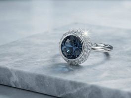 Eleganter Ring mit Swarovski Steinen - Neu