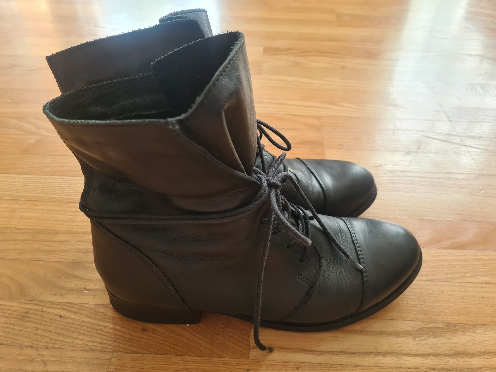 Chaussures femmes: Stiefeletten, Leder, schwarz, gr. 40 – D'occasion à Steinhausen par MilaB 4