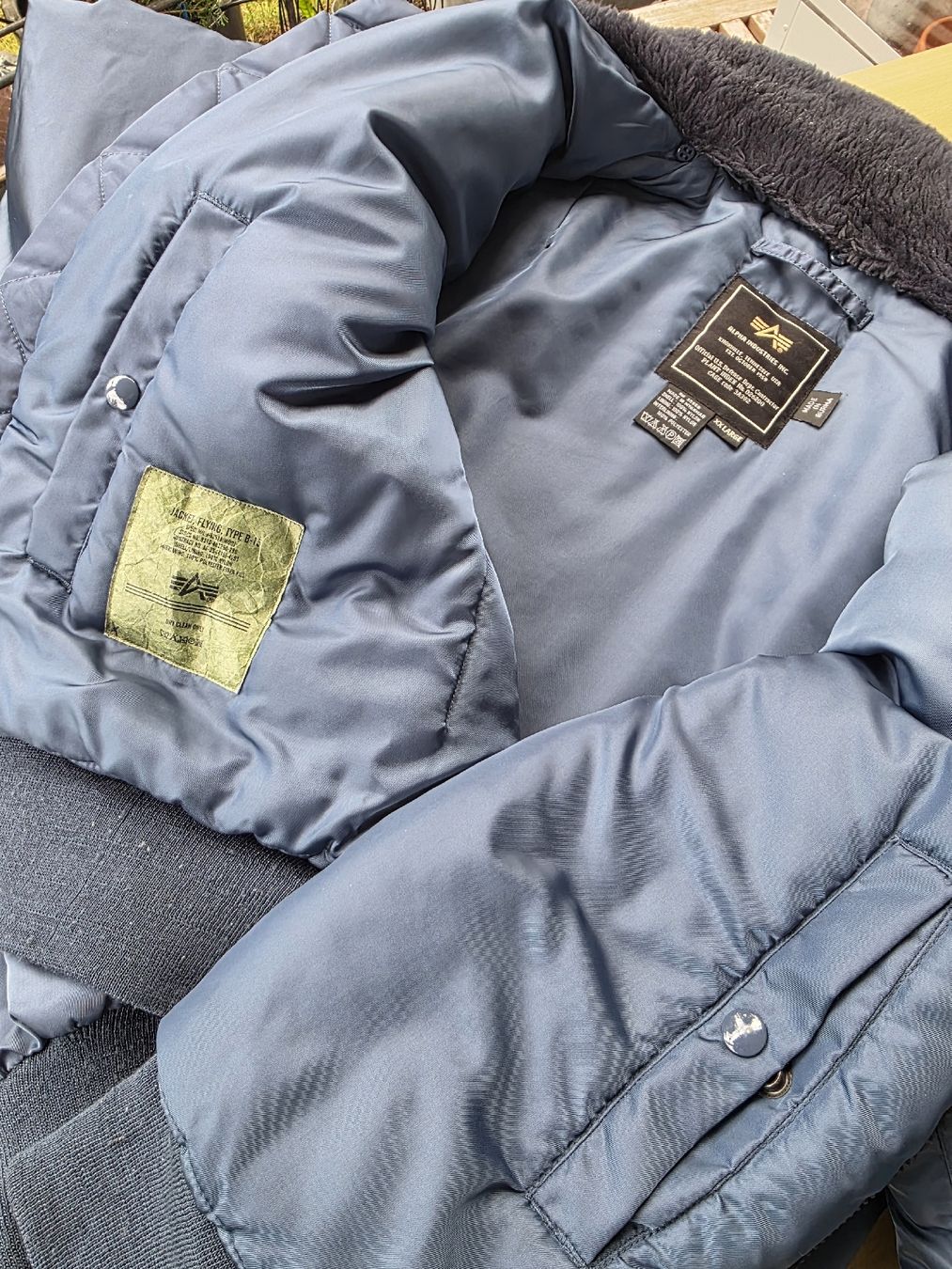 Alpha Industries Jacken: Breitling Alpha Industries B-15 Pilots Bomber Jacket – Gebraucht aus Bischofszell von electrosonic 9