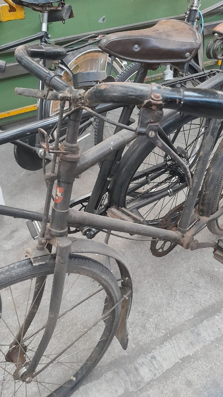 Velos: Alte Fahrräder – Defekt aus Zofingen von Lux6 2