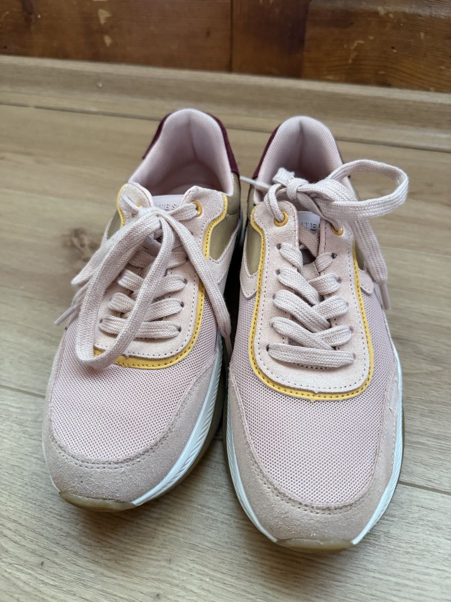 Guess Scarpe da donna: GUESS chaussures t39 – Usato da La Sagne VD venduto da jeliquidetout 3