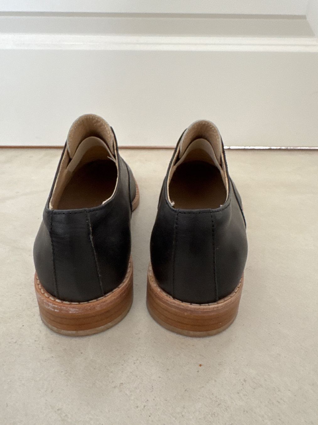 Navyboot Damenschuhe: Belles chaussures Oxford noires et blanches – Gebraucht aus giffers von sev_c9x9 3