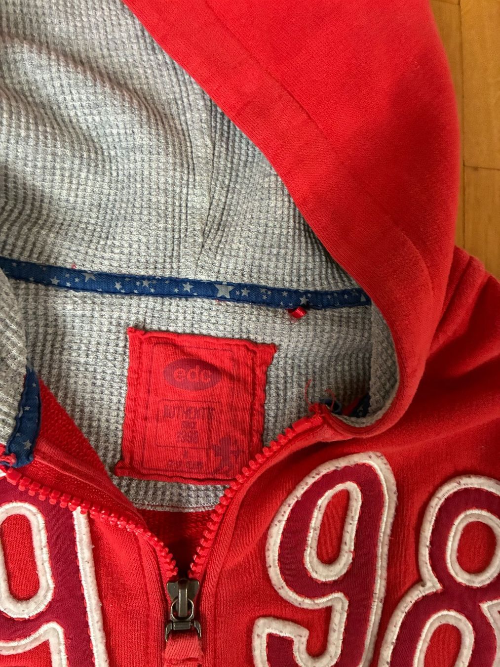 Lotti & Set di vestiti: 2 Sweatshirt 12 Jahr mit Benetton – Usato da Veyrier venduto da gnoom74 1