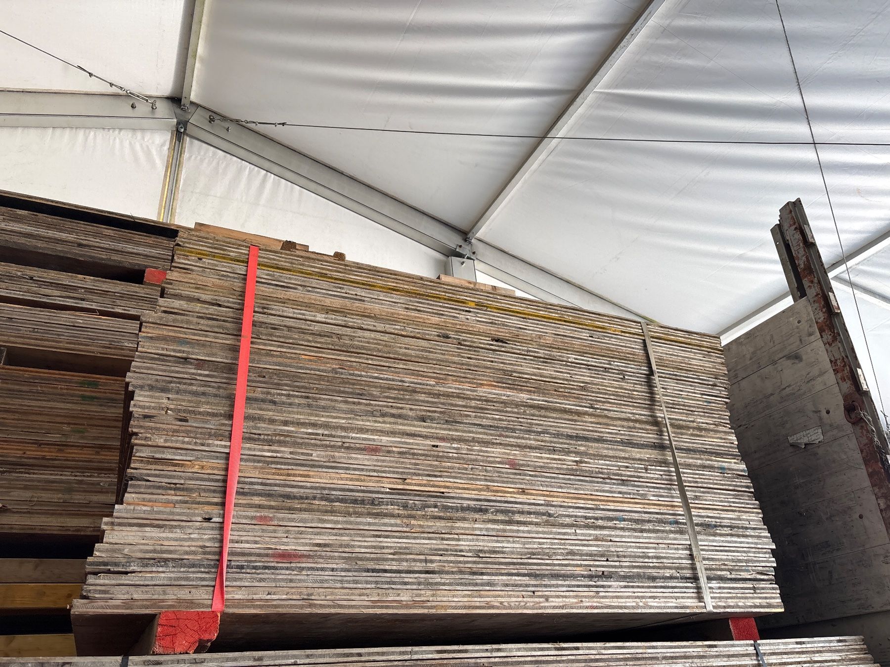 Rivestimenti per pavimenti: 74m2 Schaltafeln 2x1m stark gebraucht – Difettoso da Horgen venduto da sivex