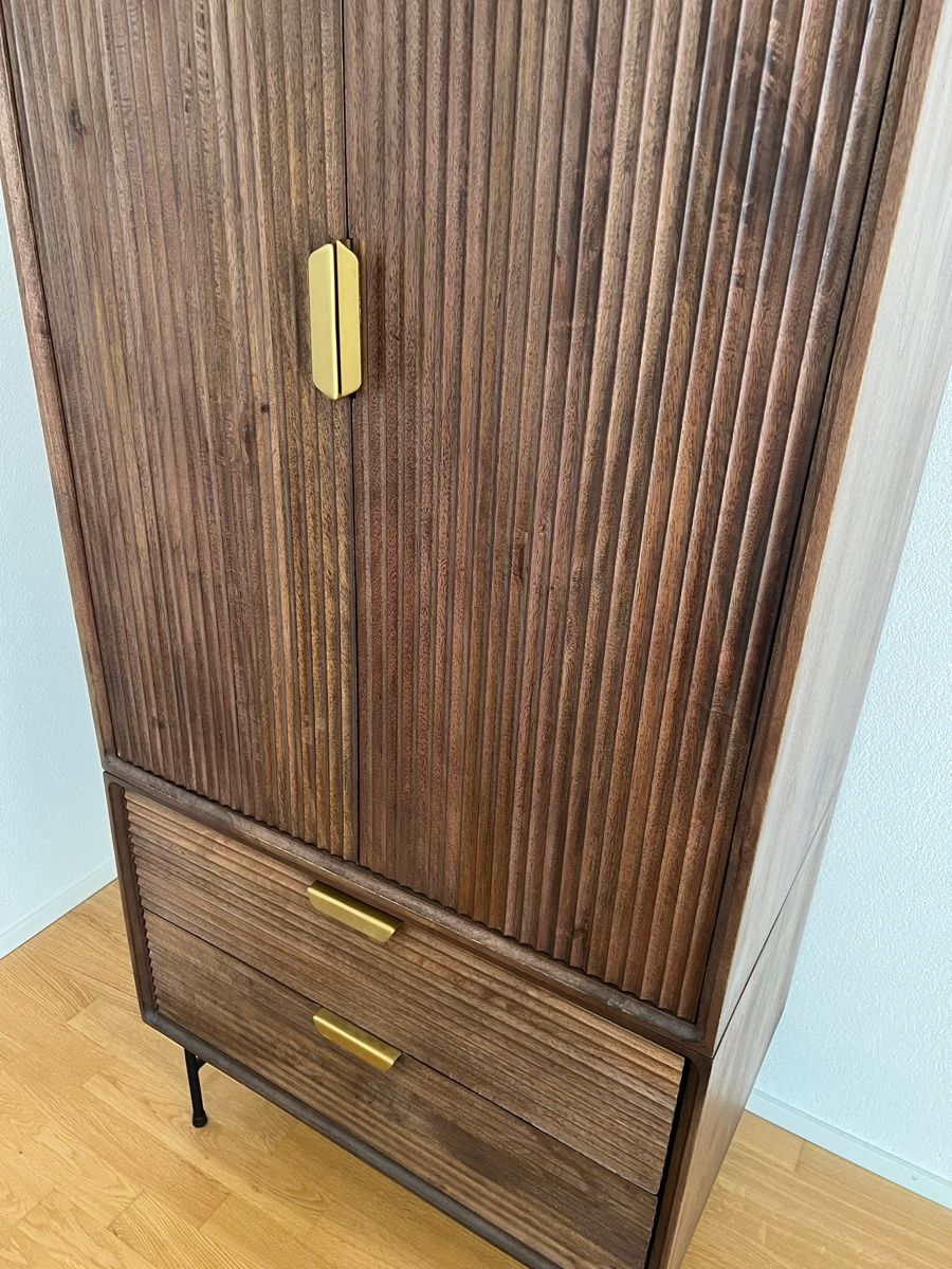 Armadi: Luxus Mangoholz Hochschrank – Nuovo (secondo la descrizione) da Zürich venduto da bec_kd7z 1