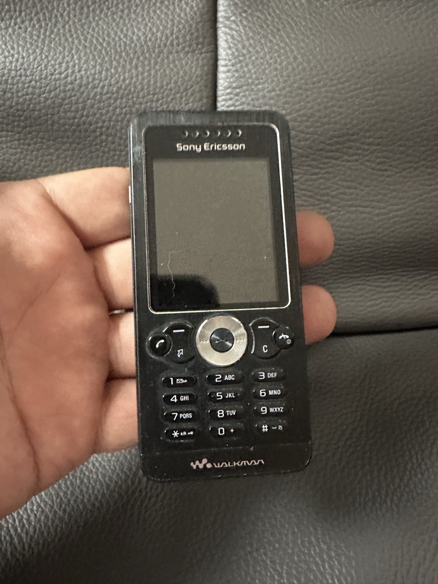 Ericsson Telefoni cellulari / Smartphones: Sony Ericsson Handy Konvolut 3x – Difettoso da Heerbrugg venduto da Amazon38 5