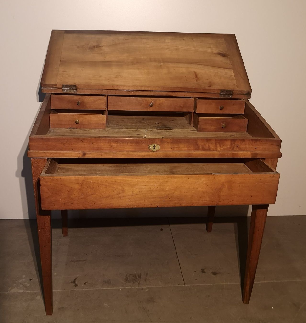 Scrivanie: Biedermeier Klapp-Schreibtisch mit Schubladen, Kirschbaum – Usato da Solothurn venduto da Sis_email 2