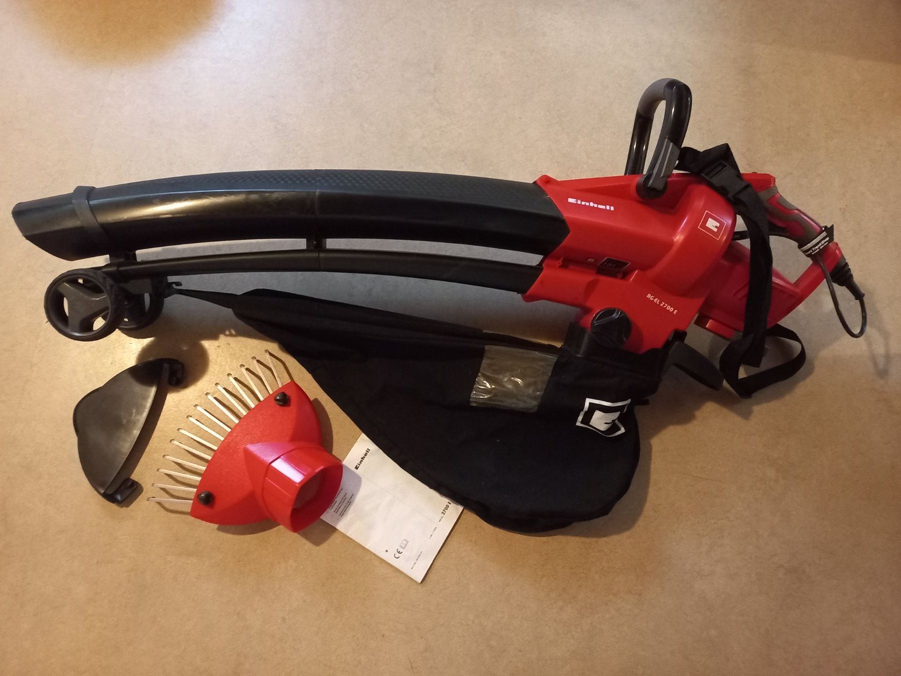 Einhell Laubbläser & Laubsauger: Laubsauger / Bläser Einhell RG-EL 2700e – Gebraucht aus Lachen SZ von kati68