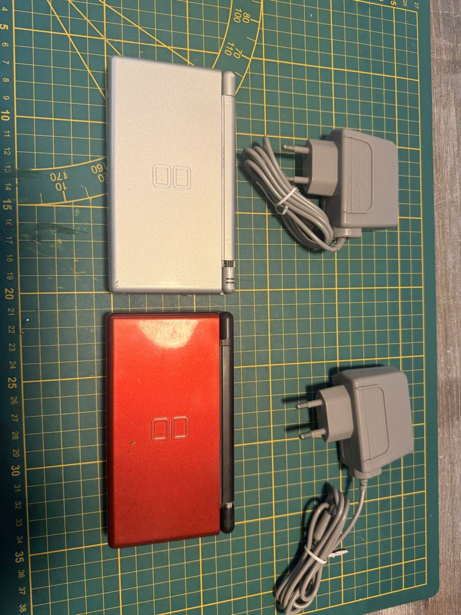 Nintendo Console: 2 Nintendo DS Lite + chargeurs – Difettoso da Domdidier venduto da DevilTek 1