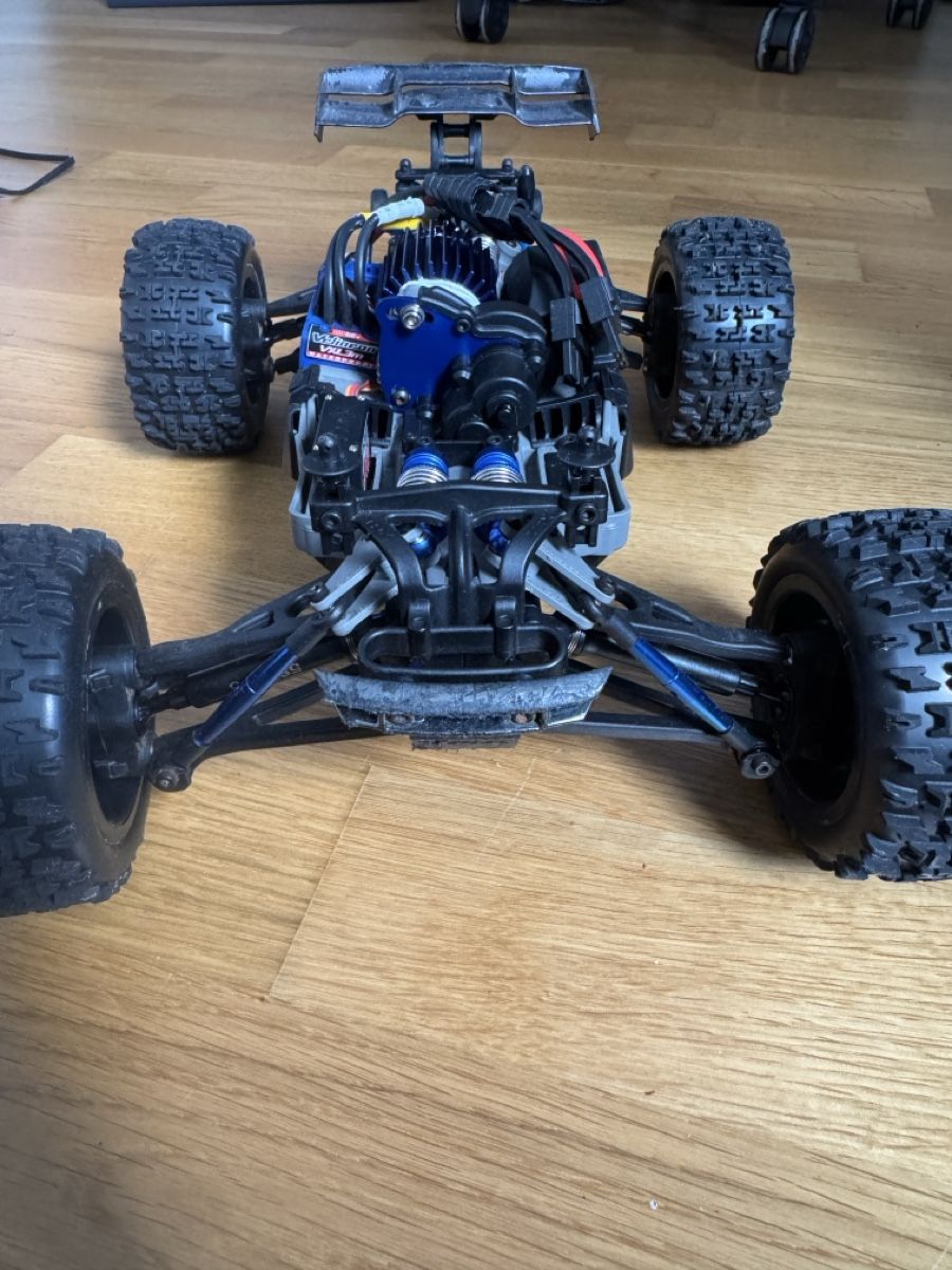 Traxxas Modellismo RC: TRAXXAS E-REVO VXL 1:16 – Usato da Jona venduto da t_brki 2