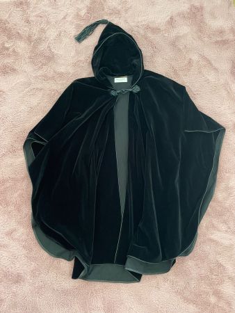 Y. Saint Laurent Velours Cape Kapuze