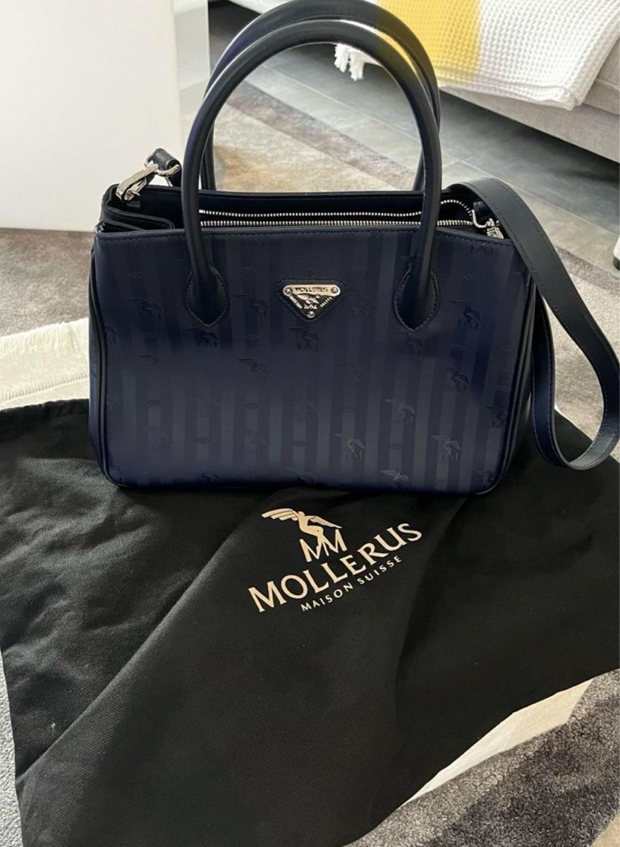 Maison Mollerus Borse da donna: Tasche Dunkelblau mit silbernen Emblem – Nuovo e nell'imballaggio originale da Dietlikon venduto da LiebenLebenLachen 4