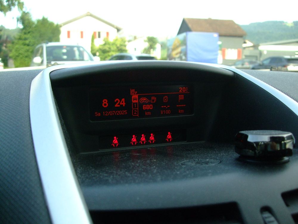 Peugeot Automobili: PEUGEOT 207 SW 1.4i 16 V KOMBI MIT MFK ALLES LESEN ! – Usato da Schachen b. Reute venduto da Dzestar 8