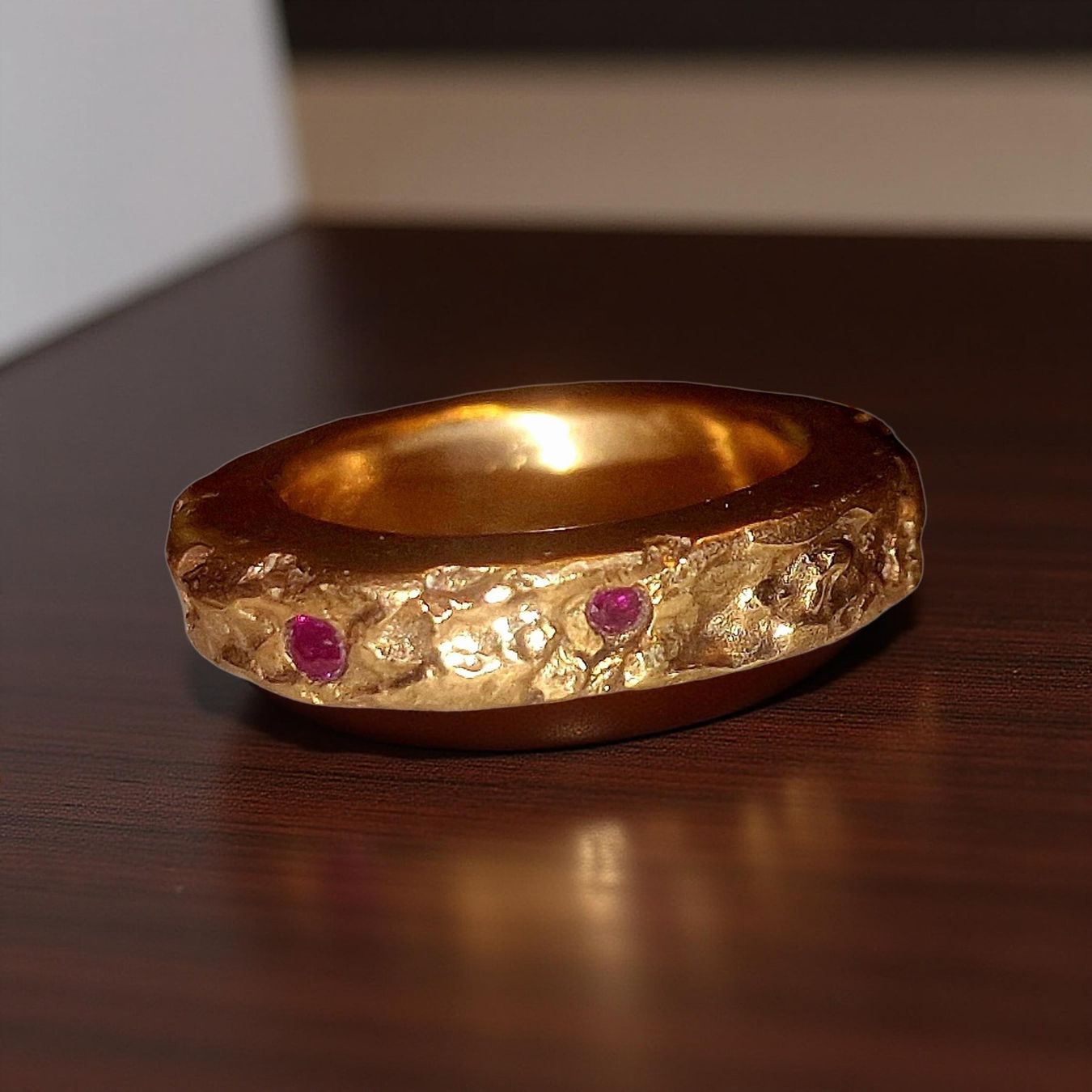 Anelli: Bronze-Ring Naturstyle, mit sechs Rubinen, Ringgrösse 55 – Nuovo e nell'imballaggio originale da Aarau venduto da Schmuckhoehle_MD 2