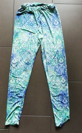 Sommerliche Hose, Leggings, Turnhose mit Muster Gr. 156-164