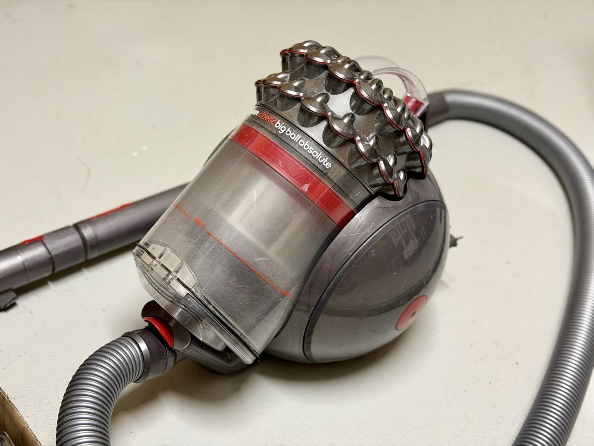 Dyson Aspirapolveri & Accessori: Dyson Cinetic Big Ball Absolute Staubsauger – Usato da Horgen venduto da Penungu2