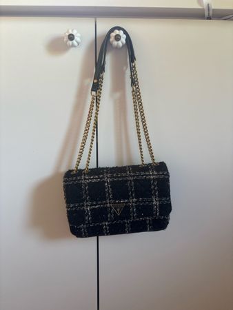 Guess Handtasche schwarz kariert chord style goldene details