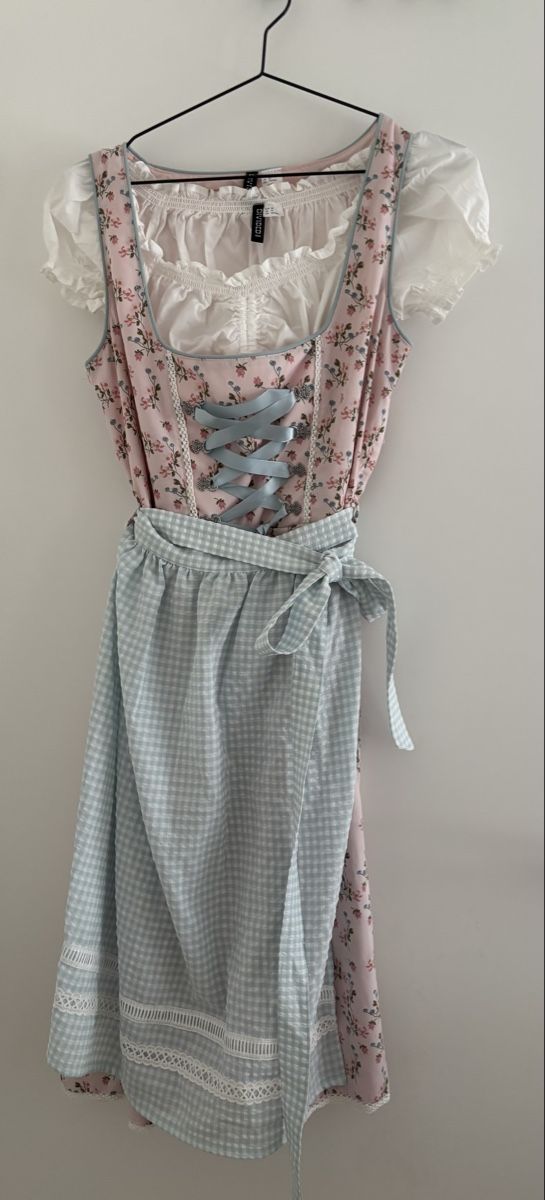H&M Robes: Dirndl H&M Divided rosa hellblau Grösse 38&40  – D'occasion à Bülach par Karuna