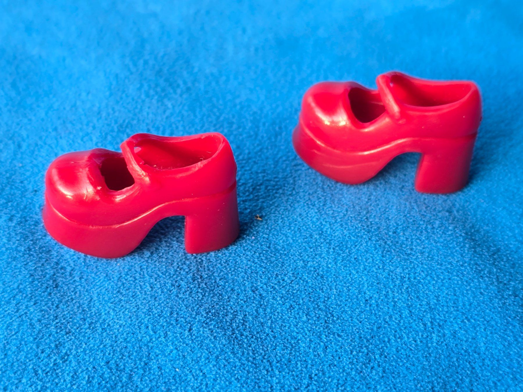 Giocattoli: Chaussures poupée rouge plateforme talon – Usato da versoix venduto da moonkey02 1