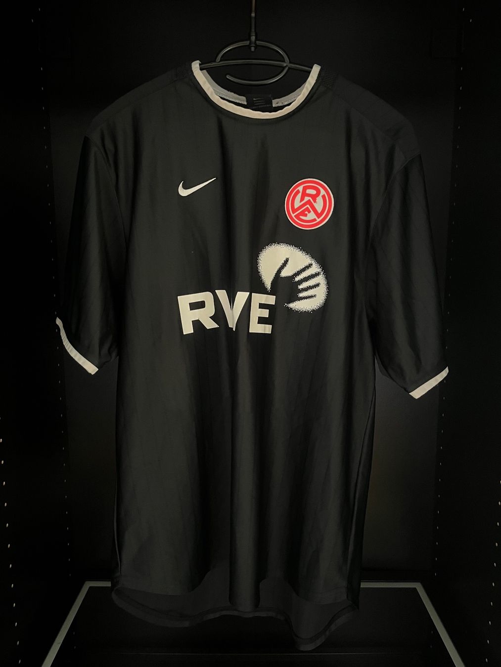 Nike Canottiere & Pantaloni: Rot-Weiss Essen Trikot – Nuovo (secondo la descrizione) da Näfels venduto da dom_9p7f