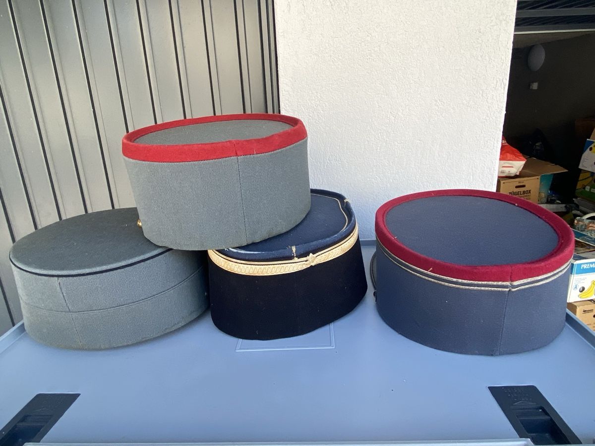 Uniformen: Lot casquette police  – Gebraucht aus bôle von Pilou83 1