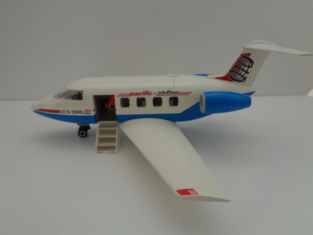 PLAYMOBIL PACIFIC AIRLINE avion cargo roues et moteurs manquants et une