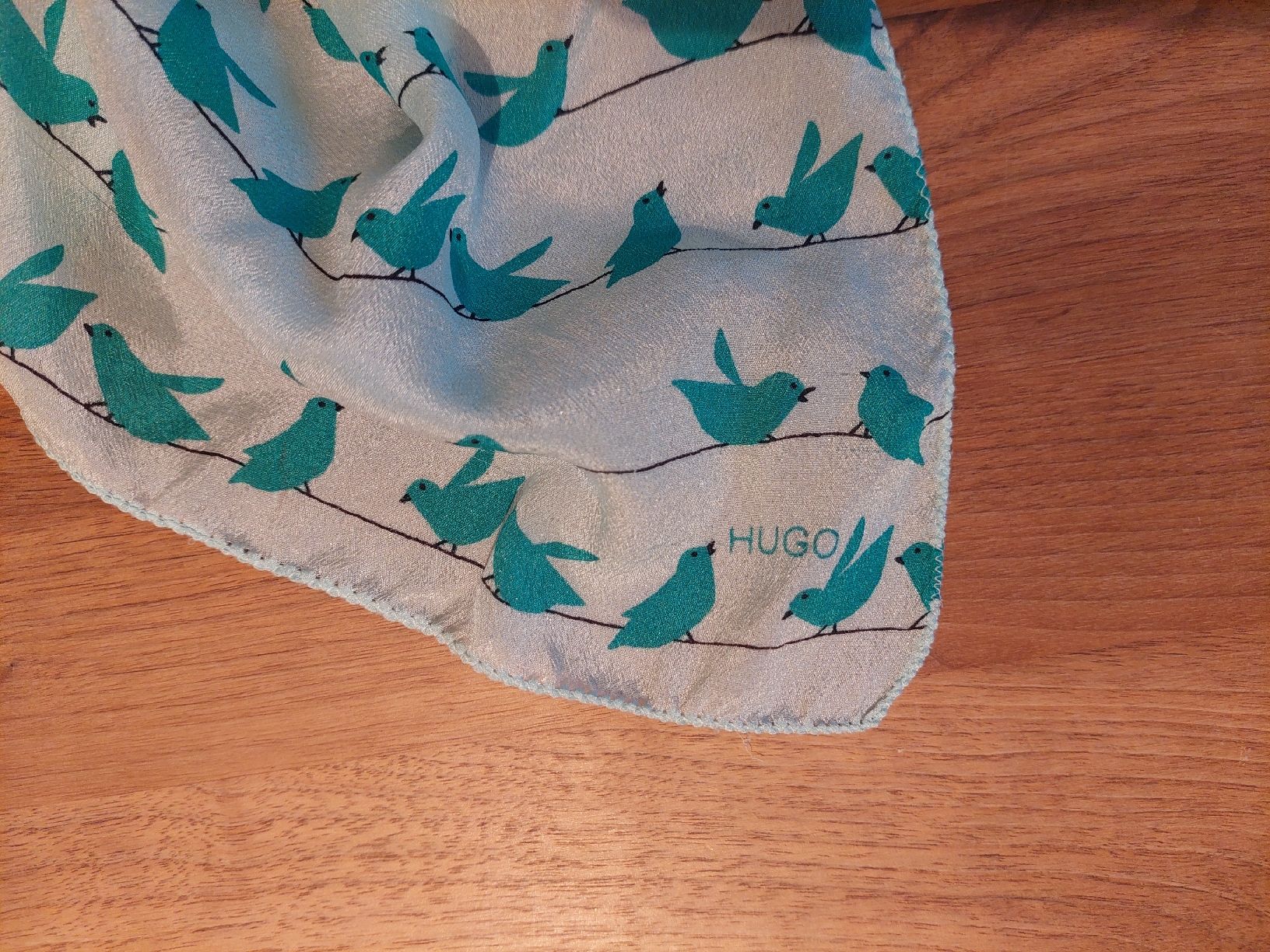 Foulard & Sciarpe: Hugo Seidenschal mit Vogelmuster – Usato da Brunnen venduto da Livianda 1