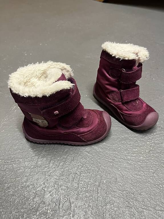 Scarpe per ragazzi: Kinder Winterstiefel - Grösse 22 – Usato da Grüningen venduto da Zani87
