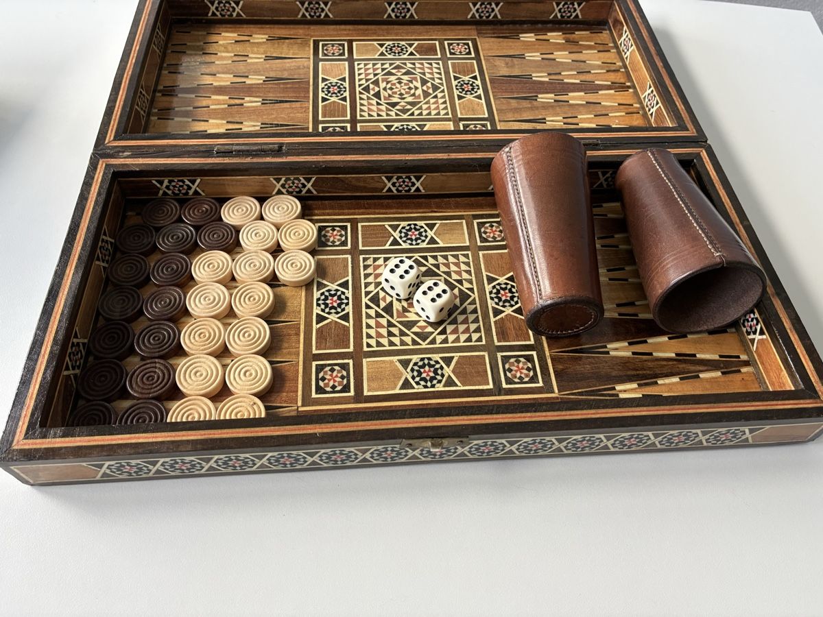 Jeux: Wunderschönes Backgammon- , Dame- und Schach-Spielbrett – D'occasion à Chur par Knokno199