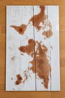 Magnettafel mit Weltkartendesign auf Holzoptik