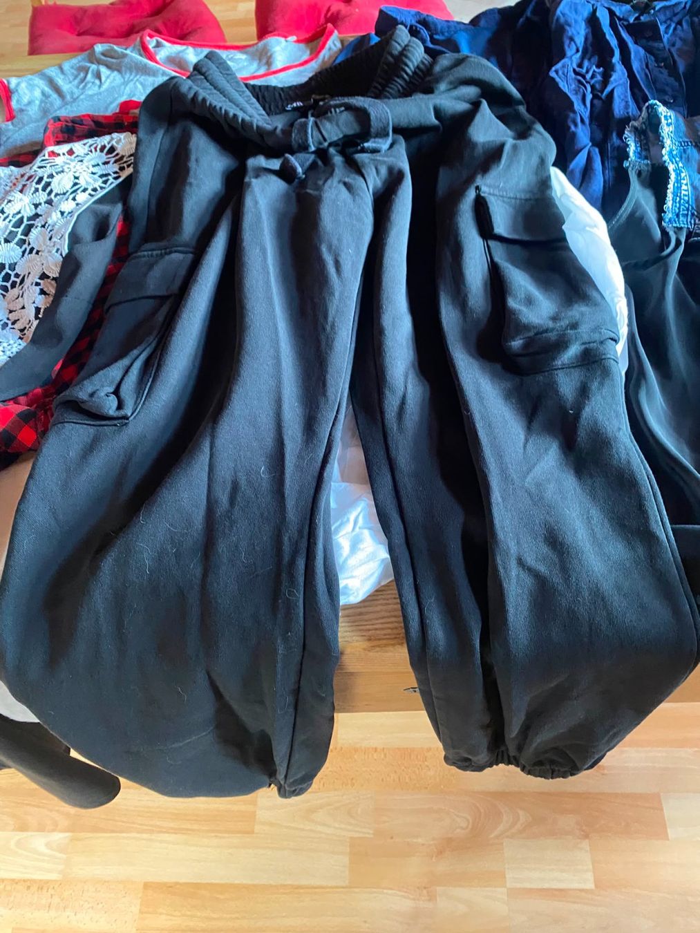 Lotti di vestiti: 13-teiliges Damen-/Mädchenpaket Gr. S – Usato da Röschenz venduto da Tashroal 3
