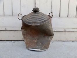 alter Kanister aus Blech Rost Beulen Blechkanister Bidon