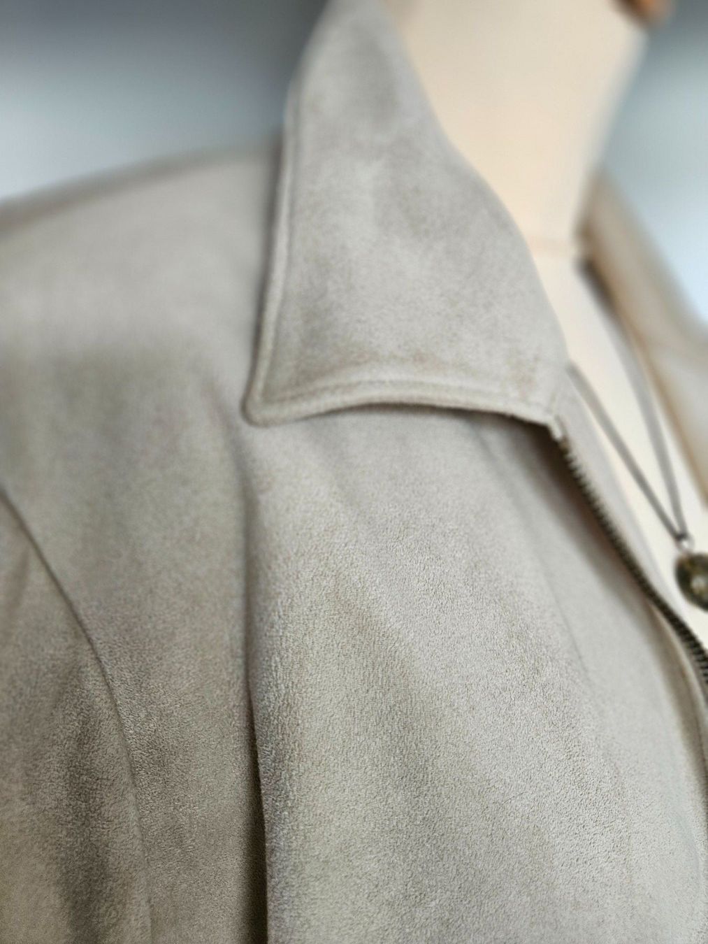 Giacche: Veste / Blouson velours lisse 44/46 – Usato da Cheyres venduto da Karine-Schweiz 3