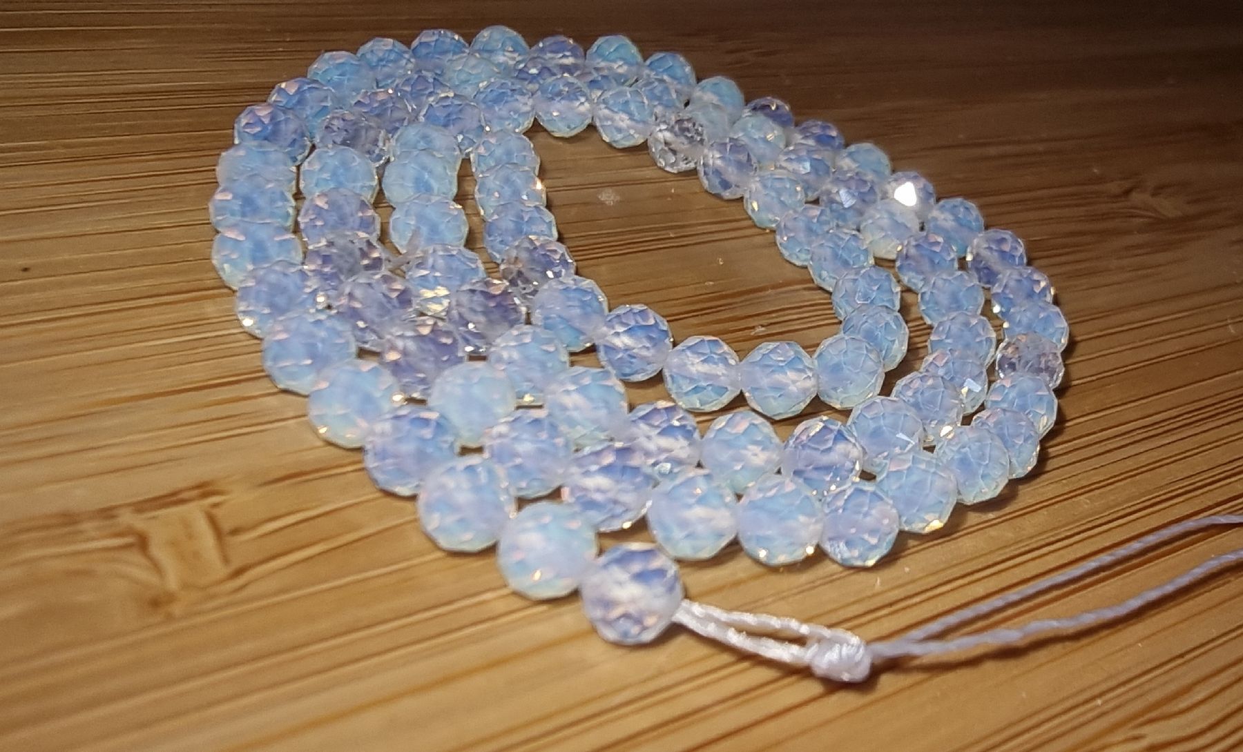 Minerali & Pietre curative: Opal weiss facettiert 4mm. Strang – Nuovo e nell'imballaggio originale da Menziken venduto da Mirager