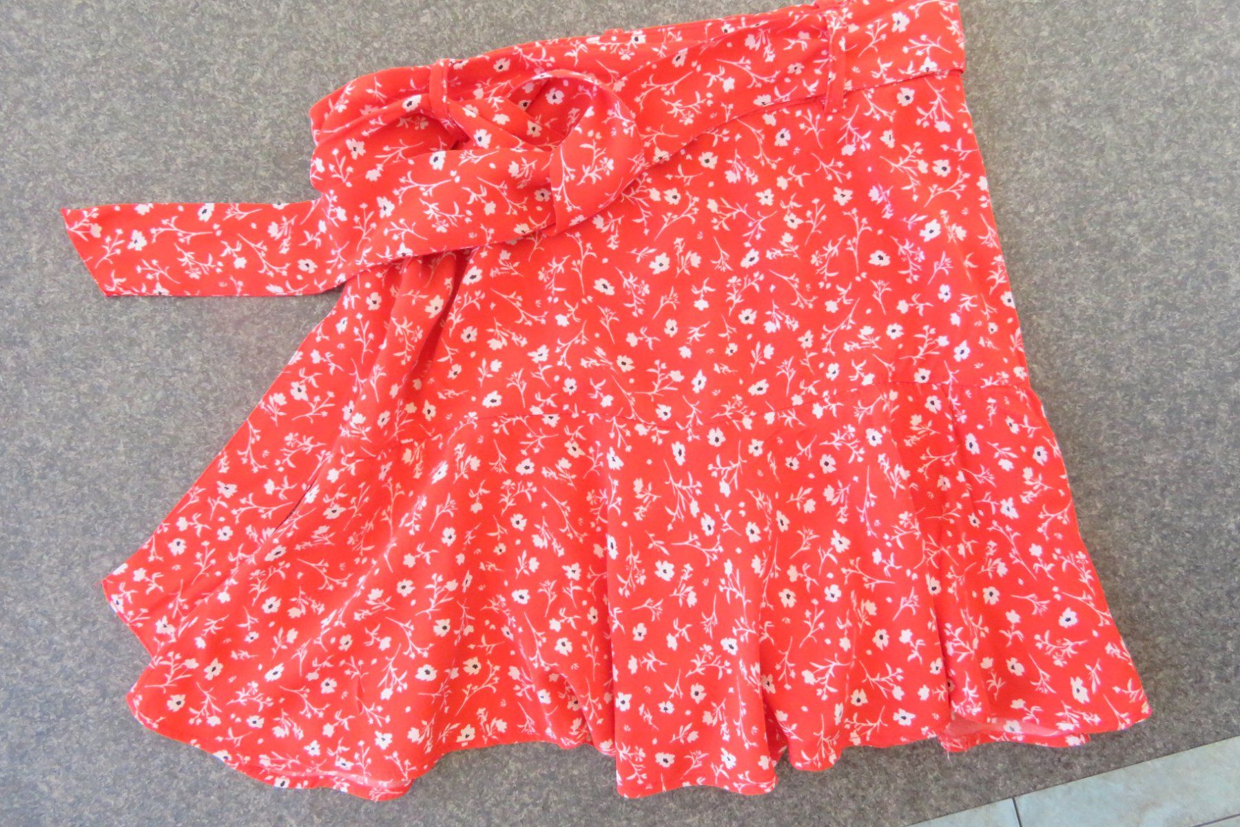 Zara Pantaloni: ZARA Minjupe-Shorts Grösse S – Nuovo (secondo la descrizione) da Wil ZH venduto da Tamagy