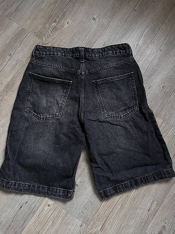 Pantaloni:  Short Bershka taille 38 – Usato da Yverdon-les-Bains venduto da car_xd5s 1