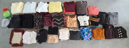 23kg de vêtements pour femme, taille S/M, toute saison