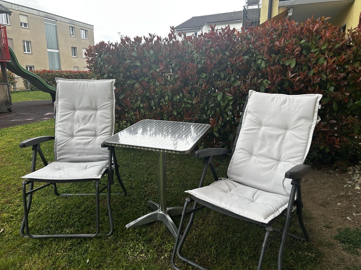 Set di tavolo e panche: Garten Set Tisch / 2 Stühle – Usato da Thun venduto da Anni1977