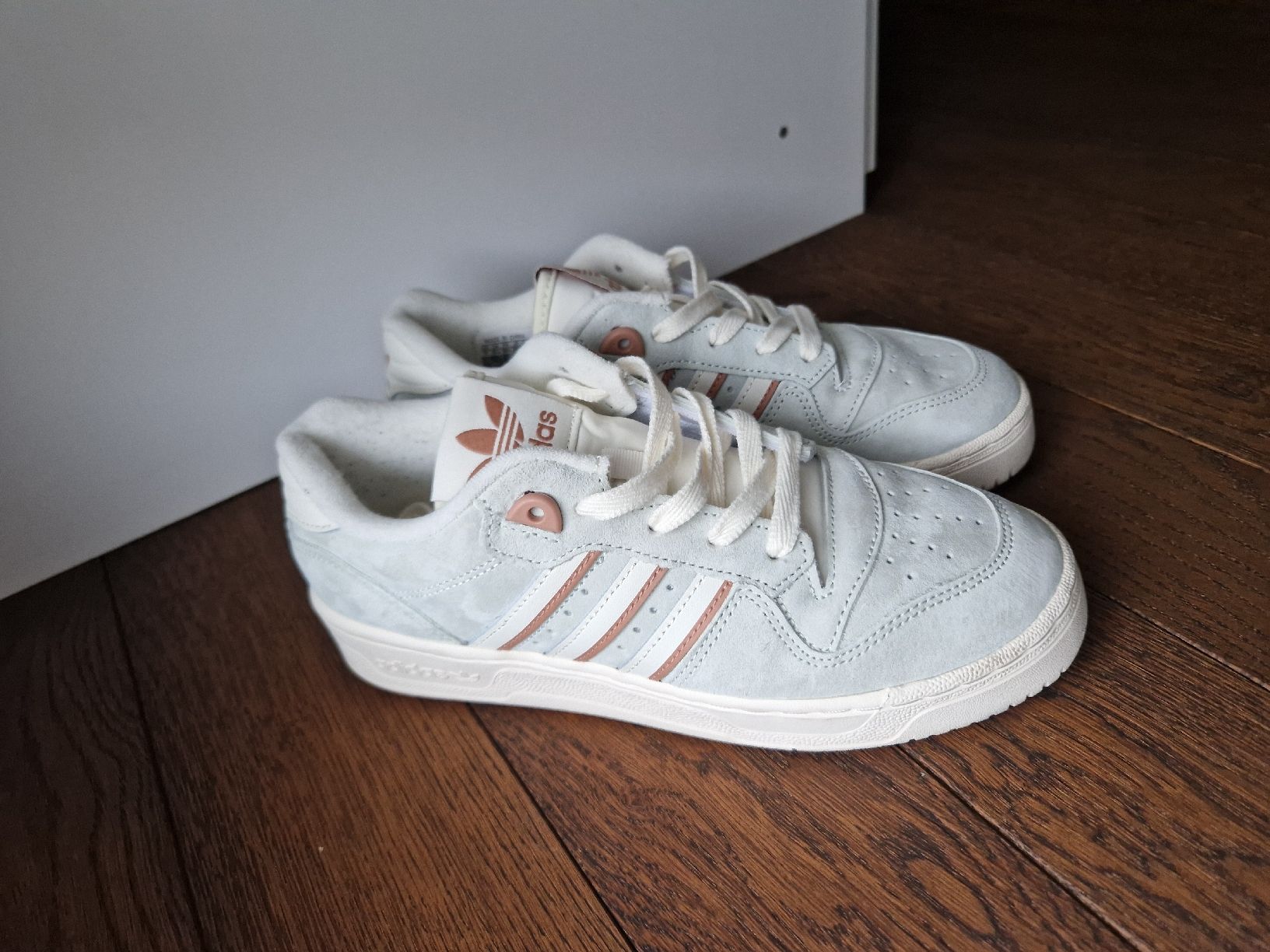 Tiragraffi: Originale Adidas Schuhe – Nuovo (secondo la descrizione) da Rickenbach-Sulz venduto da Bacardibabe 2